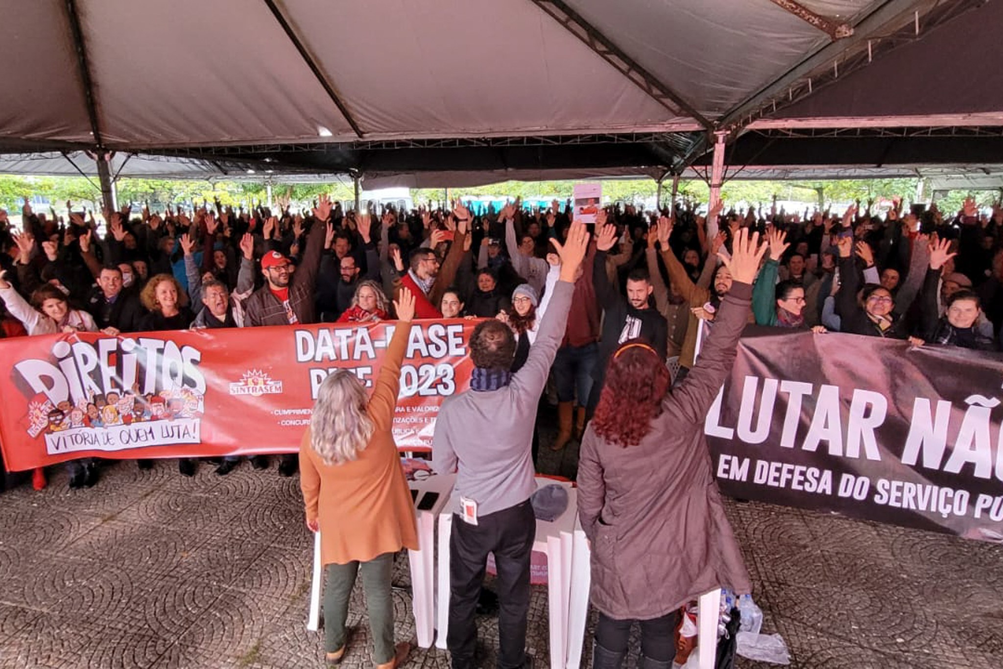 Servidores de Florianópolis encerram greve com vitória