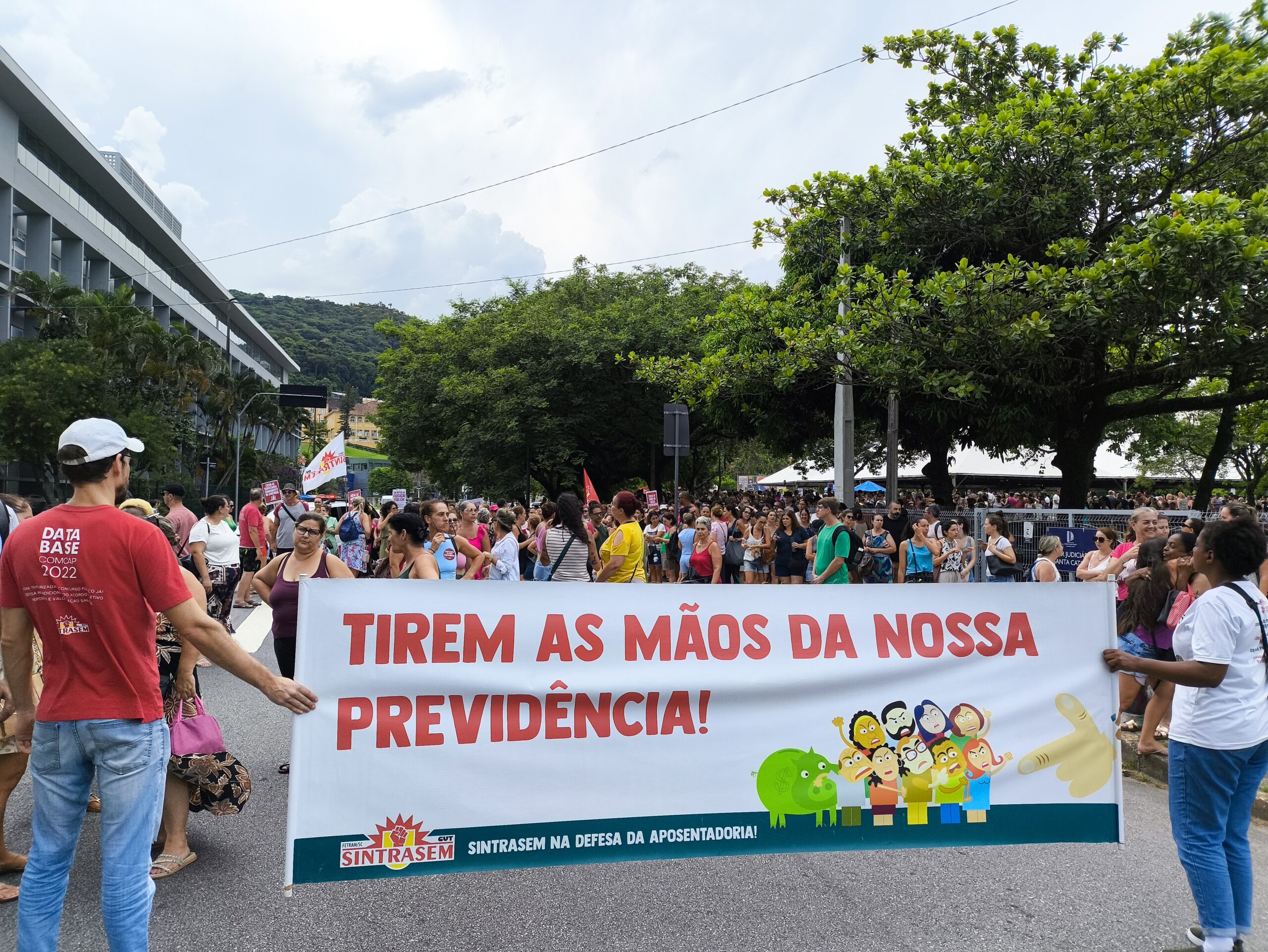 Nota: Todo apoio à GREVE dos servidores públicos de Florianópolis