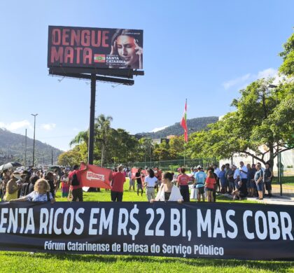 Bloco dos Desajustados: Servidores estaduais reivindicaram reajuste em Ato público nesta terça (25) em frente ao Centro Administrativo