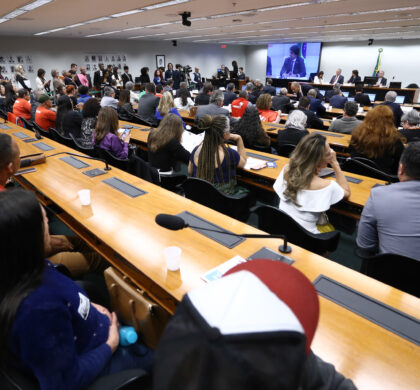 Reforma Administrativa pode prejudicar escolas e hospitais públicos
