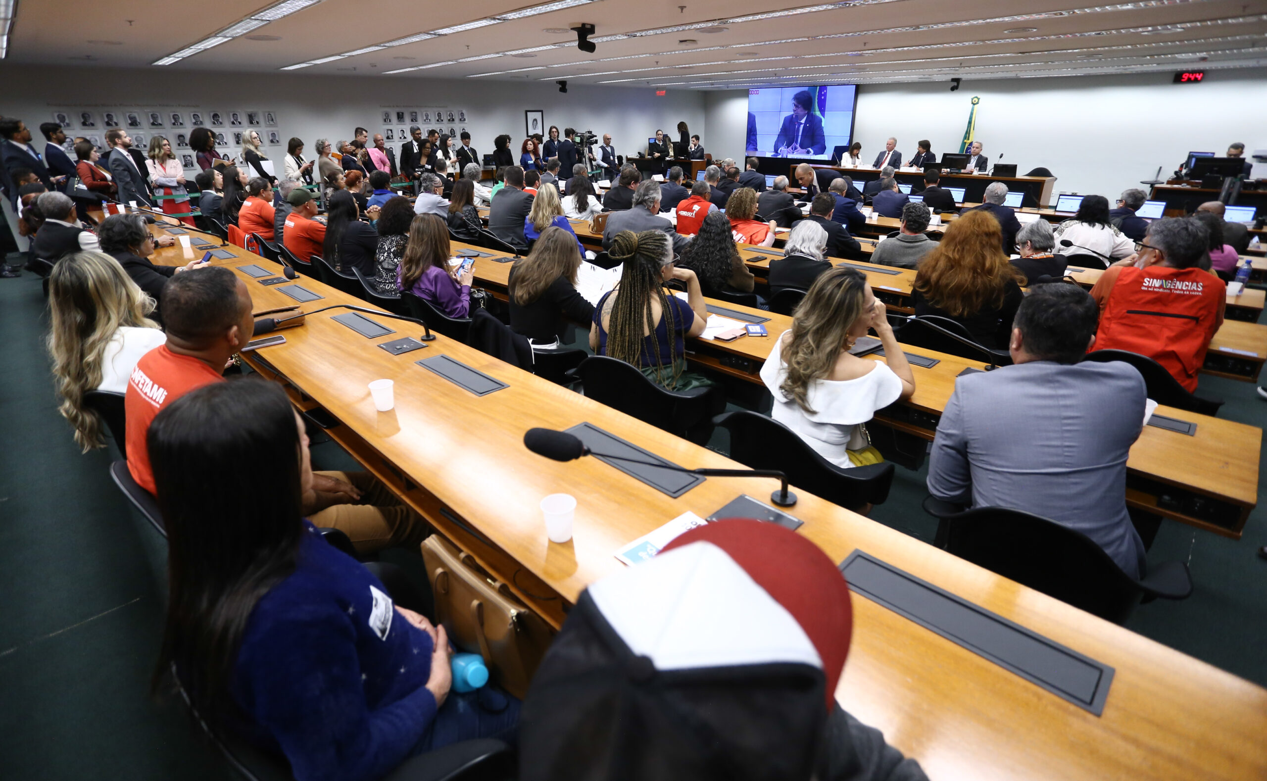 Reforma Administrativa pode prejudicar escolas e hospitais públicos